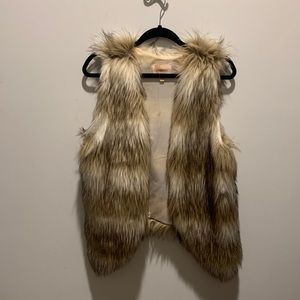Neutral fur vest